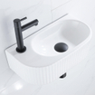 QeramiQ Fuente Ensemble lave-mains - 40x21.5x12cm - gauche - cannelé - demi-rond - 1 trou de robinet - céramique - robinet lave-mains noir mat - bouchon de vidage - siphon abaissé - blanc brillant SW1232882