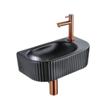 QeramiQ Fuente Fonteinset - 40x21.5x12cm - rechts - geribbeld - halfrond - 1 kraangat - keramiek - fonteinkraan geborsteld koper - afvoerplug - verlaagd sifon - zwart mat SW1233043