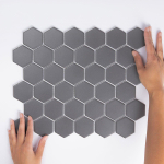 The Mosaic Factory Barcelona carrelage mosaïque 5.1x5.9x0.5cm pour mur intérieur et extérieur hexagonal porcelaine gris foncé mat SW85667