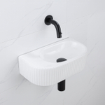 QeramiQ Fuente fonteinset – halfrond – 40x21.5x12 cm – keramiek wit glans – mat zwarte kraan – geribbeld SW1233086