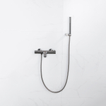 Fortifura Calvi Thermostatische badkraan - met staafhanddouche handdouchehouder en - metalen doucheslang - PVD - geborsteld gunmetal (antraciet) SW811970