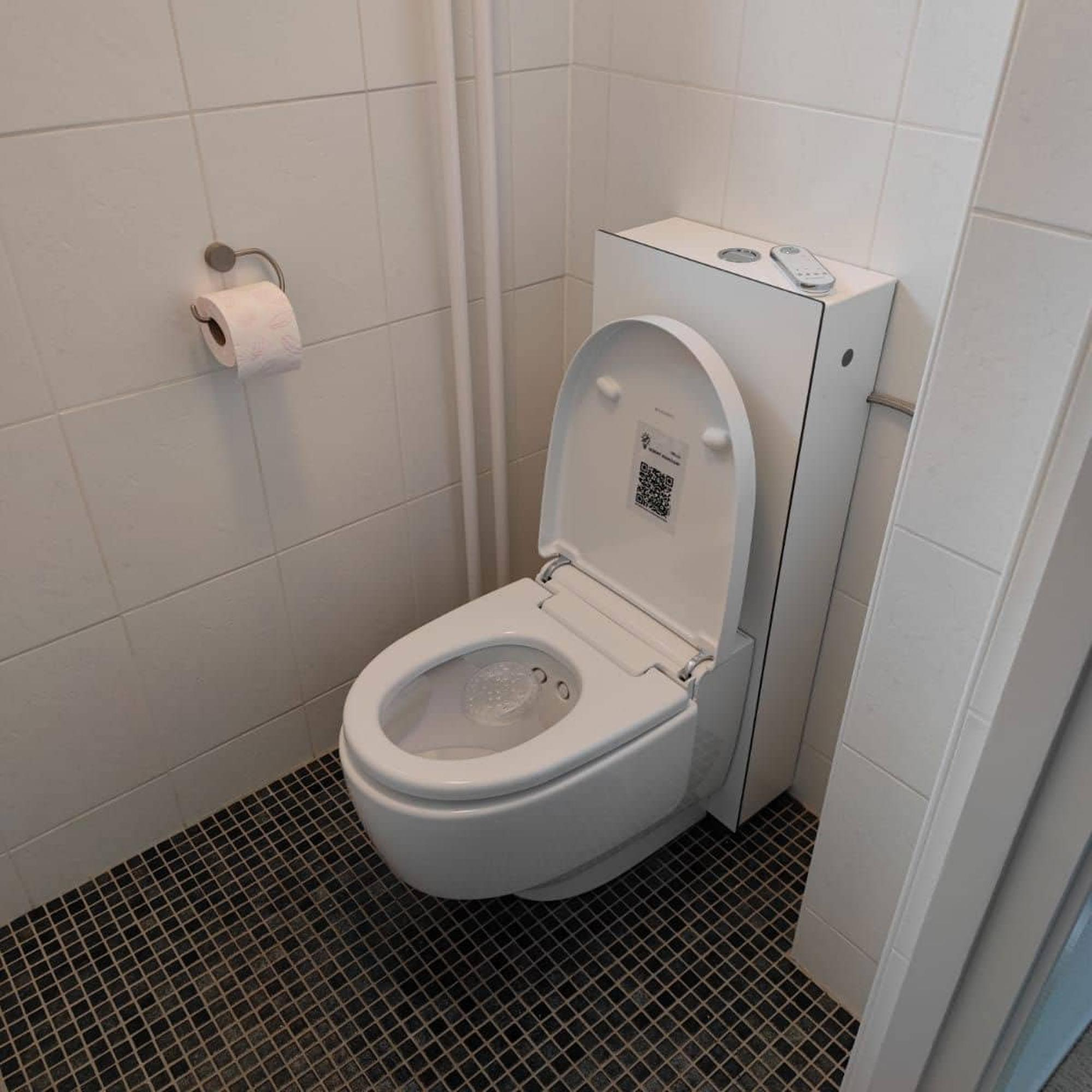 Geberit Aquaclean Mera Comfort WC japonais avec aspirateur d'odeurs, air  chaud et Ladydouche abattant softclose blanc brillant - 146.210.11.1 