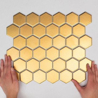 The Mosaic Factory Barcelona Mozaïektegel - 5.1x5.9x0.6cm - wandtegel -binnen - zeshoek - porselein - mat goud metallic - per matje