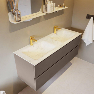 Mondiaz VICA-DLUX ensemble de meuble de salle de bain - 130cm - meuble sous-vasque fumée - 2 tiroirs - lavabo encastré nuage double - 2 trous de robinet - miroir modèle spot - version XL 60cm haut - opalo