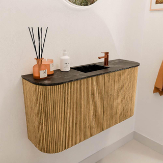 Mondiaz JOYA-DLUX 83.2cm toiletmeubel - ronding links en rechts kleur Oak - Wastafel FAYE positie Midden 1 kraangat kleur Lava.