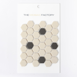 SAMPLE The Mosaic Factory London Carrelage mosaïque 2.3x2.3x0.6cm - hexagon onverglaasd porcelaine Carrelage sol pour intérieur et extérieur résistant au gel - 18 stippen blanc met noir