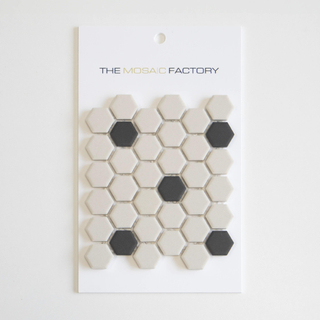 SAMPLE The Mosaic Factory London mosaique carrelage - 15x25cm - carrelage mural et de sol - Hexagone - Porcelaine White + Black Mat