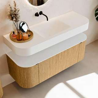 MONDIAZ THOR 130cm meuble de salle de bains arrondi gauche + droite couleur Oak avec 1 tiroir et 2 portes. Vasque suspendue CLOUD Milieu sans trou de robinet couleur Talc.