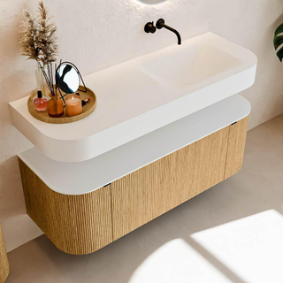 MONDIAZ THOR Meuble de salle de bains 130cm arrondi gauche + droite couleur Oak avec 1 tiroir et 2 portes. Vasque suspendue CLOUD Droite sans trou de robinet couleur Talc.