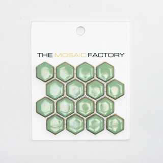 SAMPLE The Mosaic Factory Barcelona mozaïektegel 2.3x2.6x0.5cm Hexagon Geglazuurd porselein Antiek groen met retro rand