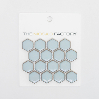 SAMPLE The Mosaic Factory Barcelona Carrelage mosaïque - 2.3x2.6x0.5cm - Hexagon glacé porcelaine Zacht bleu met retro rand
