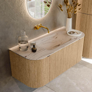 MONDIAZ KURVE-DLUX 110cm badmeubel ronding Links + Rechts kleur Oak met 1 lade en 2 deuren. Wastafel CLOUD Midden zonder kraangat Nata.