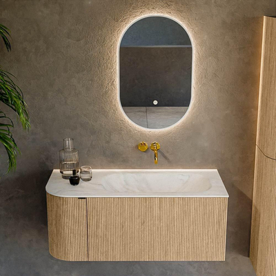 MONDIAZ KURVE-DLUX meuble de salle de bains 105 cm avec module 25 L couleur Oak avec 1 tiroir et 1 porte. Plan-vasque BIG SMALL à droite sans trou de robinetterie couleur Ostra.
