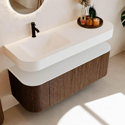 MONDIAZ THOR 130cm meuble de salle de bains arrondi gauche + droite couleur Walnut avec 1 tiroir et 2 portes. Vasque suspendue CLOUD gauche 1 trou de robinet couleur Talc.