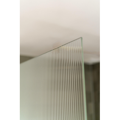 Fortifura Galeria Vrijstaande Inloopdouche - 140x200cm - helder geribbeld - antikalk - 8mm veiligheidsglas - 2 zijwanden - 40cm - wandsteunen en hoekprofielen - PVD - geborsteld messing (goud)