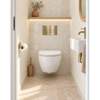 QeramiQ Dely Swirl Compact Toiletset - inbouwreservoir Geberit UP320 - met Burda frame - slim zitting - kunststof bedieningsplaat geborsteld messing (goud) - rechthoekige knoppen - mat wit
