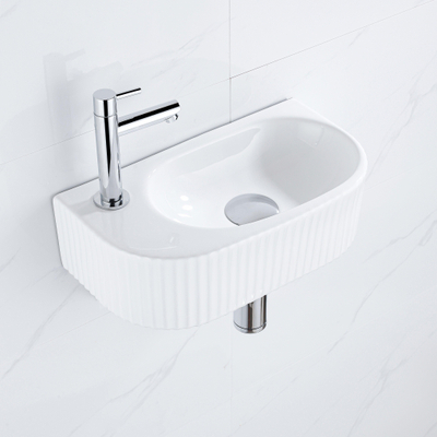 QeramiQ Fuente fonteinset – 40x21.5x12 cm – keramiek wit glans – kraangat links – chromen kraan – geribbeld