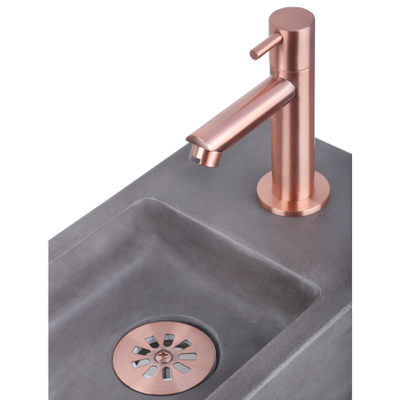Differnz Ravo fonteinset – 38.5x18.5x25 cm – beton donker grijs – rechte koperen kraan – met zwart frame