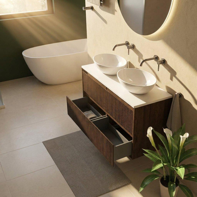 Saniclass Holz Atelier Ensemble de meubles de salle de bains - 120x45x62.5cm - Plan de toilette Torino en solid surface blanc - sans trou de robinetterie - 2 tiroirs - chêne charcoal mat (bois)