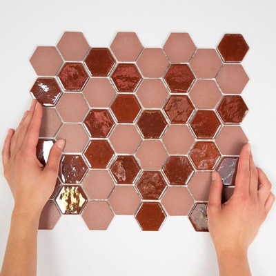 The Mosaic Factory Valencia mozaïektegel - 27.6x32.9cm - wandtegel - Zeshoek/Hexagon - Gerecycled glas Burgundy mat/glans