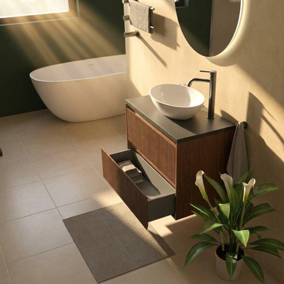 Saniclass Holz Atelier Ensemble de meuble de salle de bains - 80x45x63cm - Plan vasque en basalte Noche poli (noir) - 1 trou de robinet - 2 tiroirs - walnut pure mat (bois)