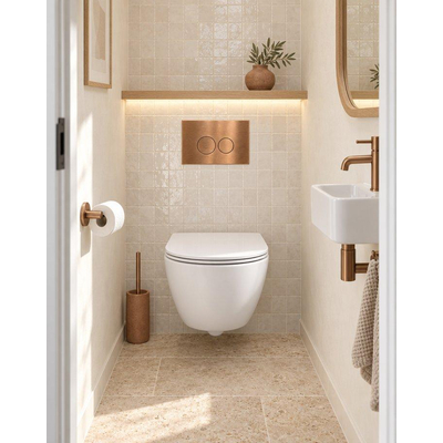 QeramiQ Dely Swirl Compact Toiletset - inbouwreservoir Geberit UP320 - met Burda frame - slim zitting - metalen bedieningsplaat koper - ronde knoppen - mat wit