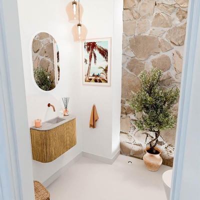 Mondiaz JOYA-DLUX 63.2cm toiletmeubel - ronding links en rechts kleur Oak - Wastafel FAYE positie Midden Zonder kraangat kleur Glace.