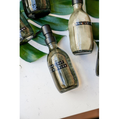 Wellmark Savon pour les mains Verre noir pompe noire Dark Amber 250ml BRING OUT THE BUBBLES