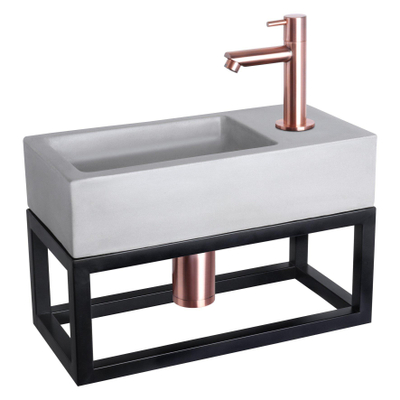 Differnz Ravo fonteinset – 38.5x18.5x25 cm – beton licht grijs – rechte koperen kraan – met zwart frame