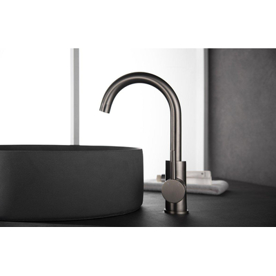 Wiesbaden Ribbd Mitigeur lavabo avec bec pivotant et coldstart acier brossé PVD