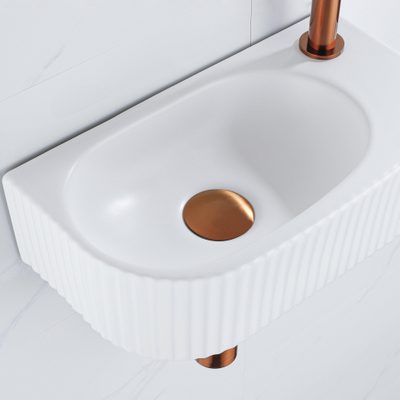 Fugaflow Efficiente Pietra Fonteinset - 40x21.5x12cm - rechts - geribbeld - halfrond - 1 kraangat - keramiek - fonteinkraan geborsteld koper - afvoerplug - verlaagd sifon - wit mat