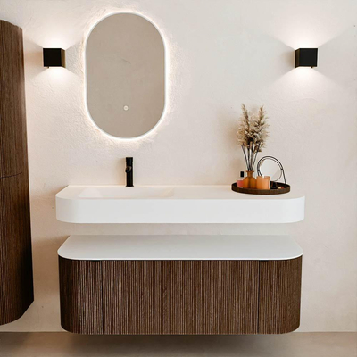 MONDIAZ THOR 130cm meuble de salle de bains arrondi gauche + droite couleur Walnut avec 1 tiroir et 2 portes. Vasque suspendue CLOUD gauche 1 trou de robinet couleur Talc.