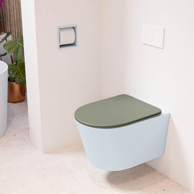 Mondiaz LAVIE hangtoilet – spoelrandloos – 36 x 53 cm – met softclose zitting – Clay (lichtblauw/grijs), zitting Army (groen)