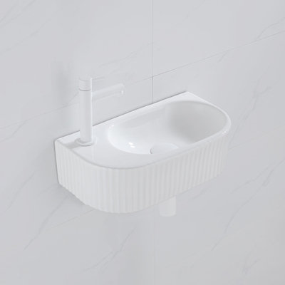 QeramiQ Fuente fonteinset – 40x21.5x12 cm – keramiek wit glans – kraangat links – mat witte kraan – geribbeld