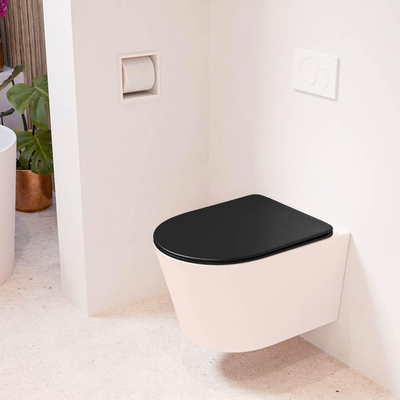 Mondiaz LAVIE hangtoilet – spoelrandloos – 36 x 53 cm – met softclose zitting – Rosee (roze), zitting Urban (zwart)