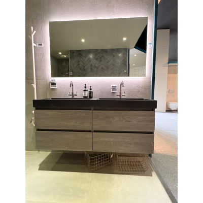INK Momento wastafel - 140x45x9cm - 2 wasbakken - 2 kraangaten - Quartz zwart met 2x Wastafelonderkast - 70x45x52cm - 2 lades - greeploos - met houten keerlijst - MFC - oergrijs + 2x clickplug quartz zwart SHOWROOMMODEL