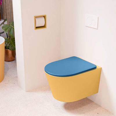Mondiaz LAVIE hangtoilet – spoelrandloos – 36 x 53 cm – met softclose zitting – Ocher (geel), zitting Jeans (blauw)