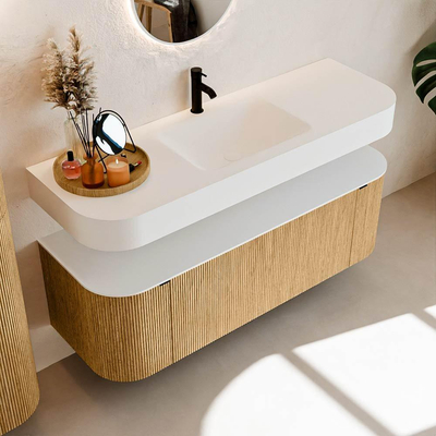 MONDIAZ THOR 140cm meuble de salle de bains arrondi gauche + droite couleur Oak avec 1 tiroir et 2 portes. Vasque suspendue CLOUD Milieu 1 trou de robinet couleur Talc.