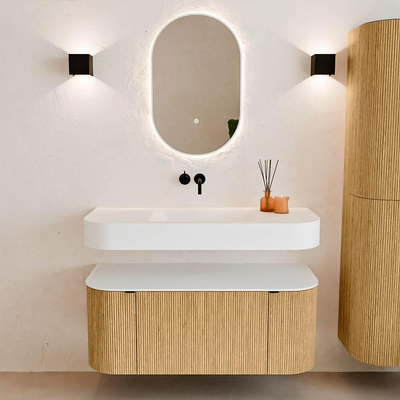 MONDIAZ THOR Meuble de salle de bains 110cm arrondi gauche + droite couleur Oak avec 1 tiroir et 2 portes. Vasque suspendue CLOUD Milieu sans trou de robinet couleur Talc.