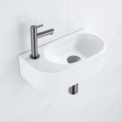 QeramiQ Fuente fonteinset – 40x21.5x12 cm – keramiek wit glans – kraangat links – kraan gunmetal – geribbeld