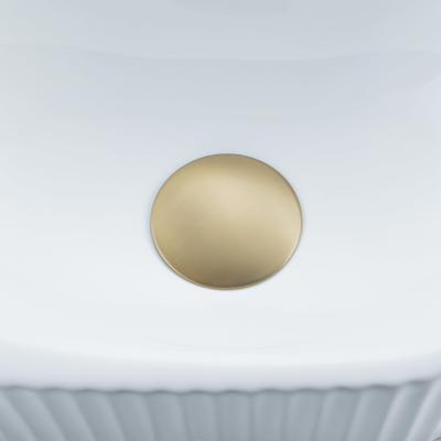 QeramiQ Fuente Fonteinset - 40x21.5x12cm - geribbeld - halfrond - keramiek - fonteinkraan geborsteld messing - afvoerplug - verlaagd sifon - wit mat