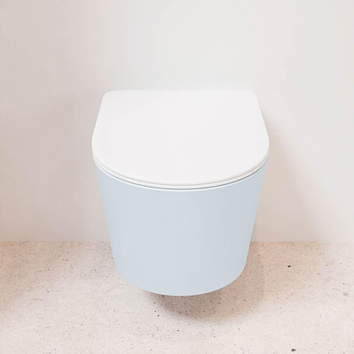 Mondiaz LAVIE hangtoilet – spoelrandloos – 36 x 53 cm – met softclose zitting – Clay (lichtblauw/grijs), zitting Talc (wit)