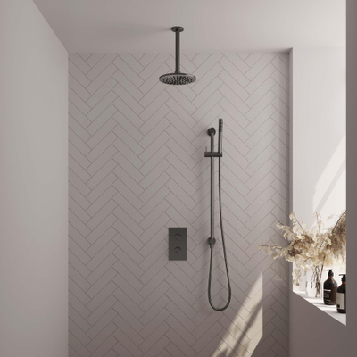 Brauer Gunmetal Edition Douche pluie thermostatique avec pommeau 20cm et bras plafond 20cm et douchette Stylo 1 jet flexible lisse avec coude mural Gunmetal brossé PVD