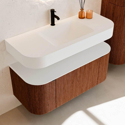 MONDIAZ THOR Meuble de salle de bains 110cm arrondi gauche + droite couleur Ruby avec 1 tiroir et 2 portes. Vasque suspendue CLOUD Milieu 1 trou de robinet couleur Talc.