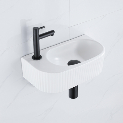 QeramiQ Fuente pack lave-mains – 40 x 21,5 x 12 cm – céramique blanc mat – perçage à gauche – robinet noir mat – cannelé