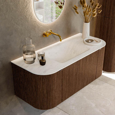 MONDIAZ KURVE-DLUX 110cm badmeubel met module 25 Len R kleur Walnut met 1 lade en 2 deuren. Wastafel CLOUD midden zonder kraangat kleur Opalo.