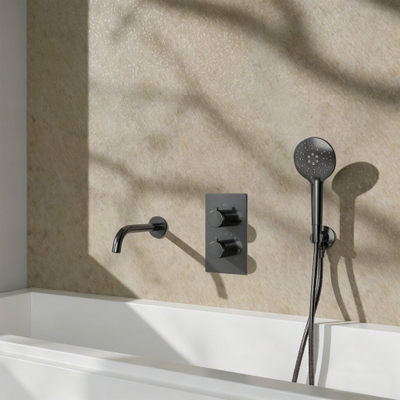 Fortifura Calvi Badkraan set - uitloop - 22cm inkortbaar - metalen slang - ronde handdouche - inbouwdeel - wandhouder - PVD - geborsteld gunmetal (antraciet)