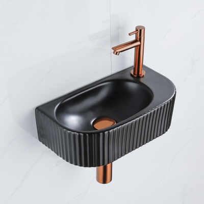 Fugaflow Efficiente Pietra Fonteinset - 40x21.5x12cm - rechts - geribbeld - halfrond - 1 kraangat - keramiek - fonteinkraan geborsteld koper - afvoerplug - verlaagd sifon - zwart mat