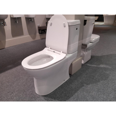 GO by Van Marcke Gustav PACK staand toilet H uitgang 18 cm reservoir met Geberit spoelmechanisme porselein wit met dunne softclose en takeoff zitting SHOWROOMMODEL