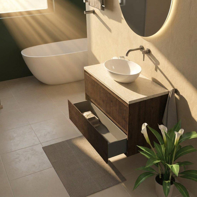 Saniclass Holz Atelier Ensemble de meubles de salle de bains - 100x45x63cm - Plan de toilette en pierre naturelle travertin - sans trou de robinetterie - 2 tiroirs - chêne charcoal mat (bois)